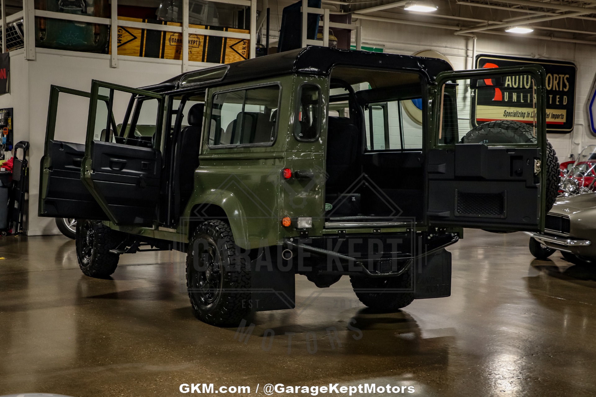 Land-rover-Defender-1986-Green-Black-19