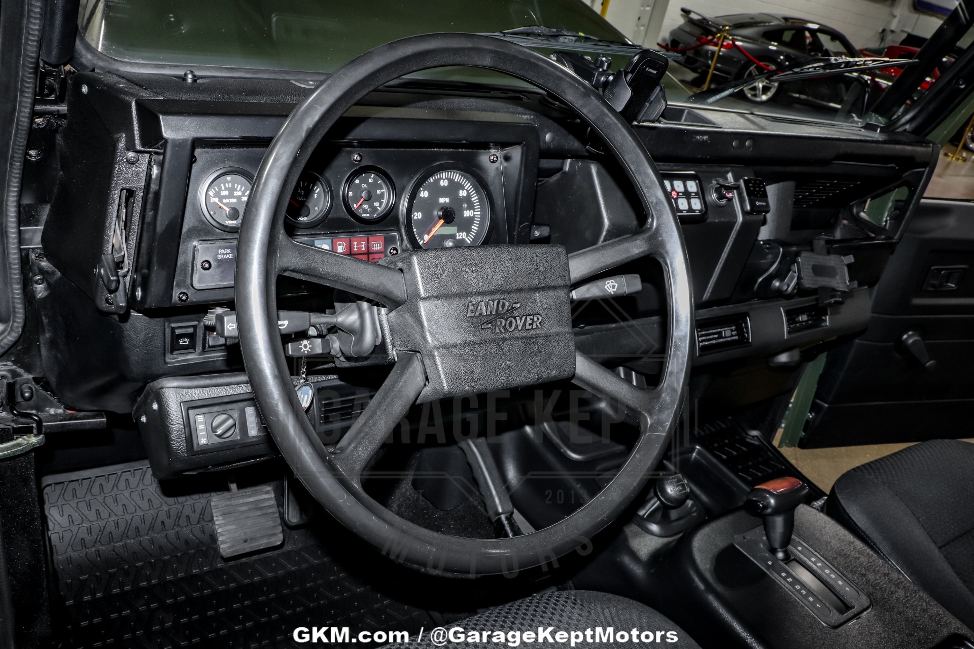 Land-rover-Defender-1986-Green-Black-20