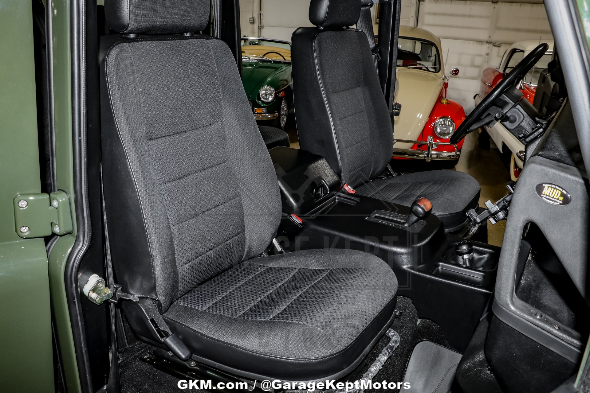 Land-rover-Defender-1986-Green-Black-21