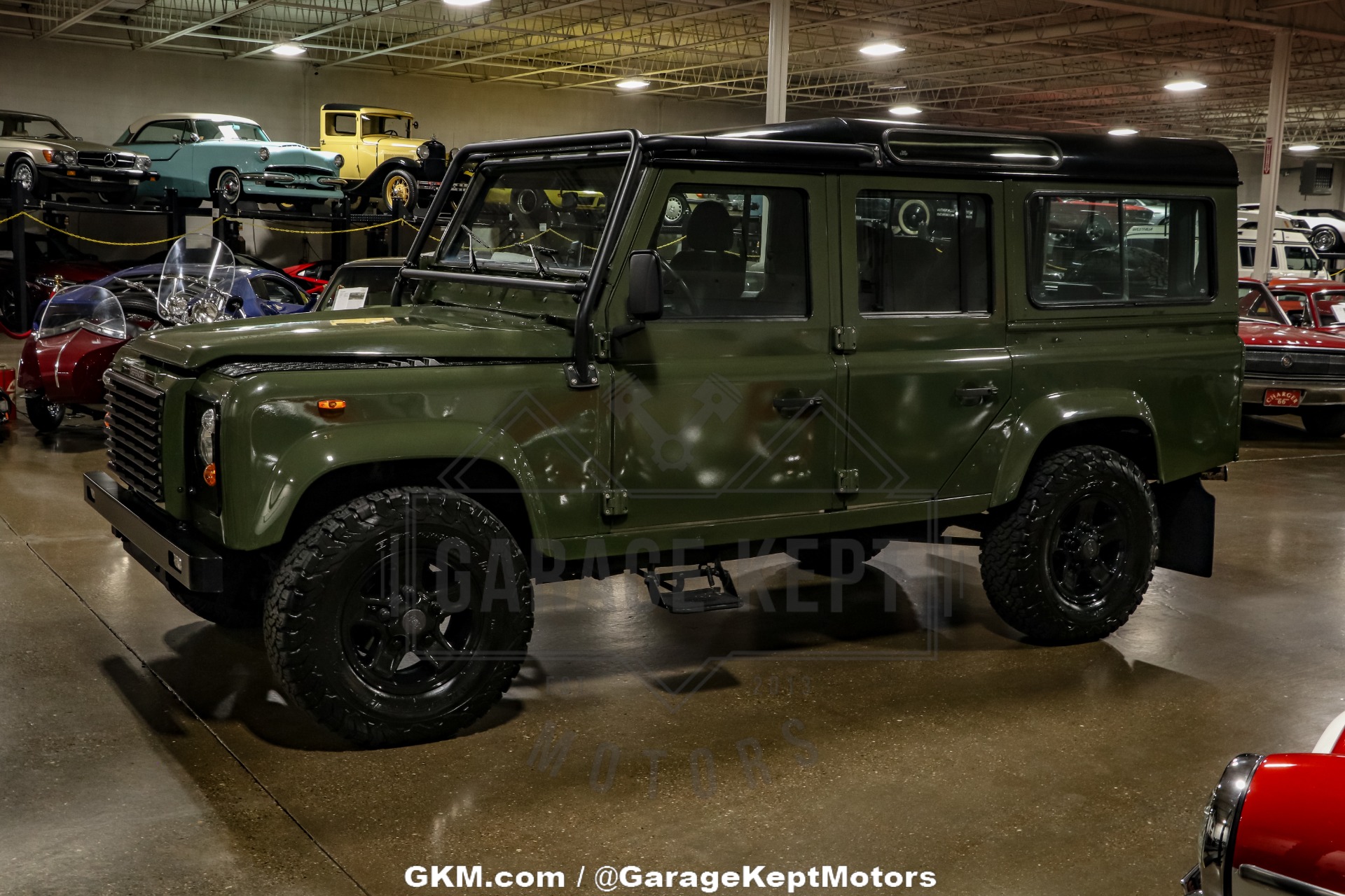 Land-rover-Defender-1986-Green-Black-26