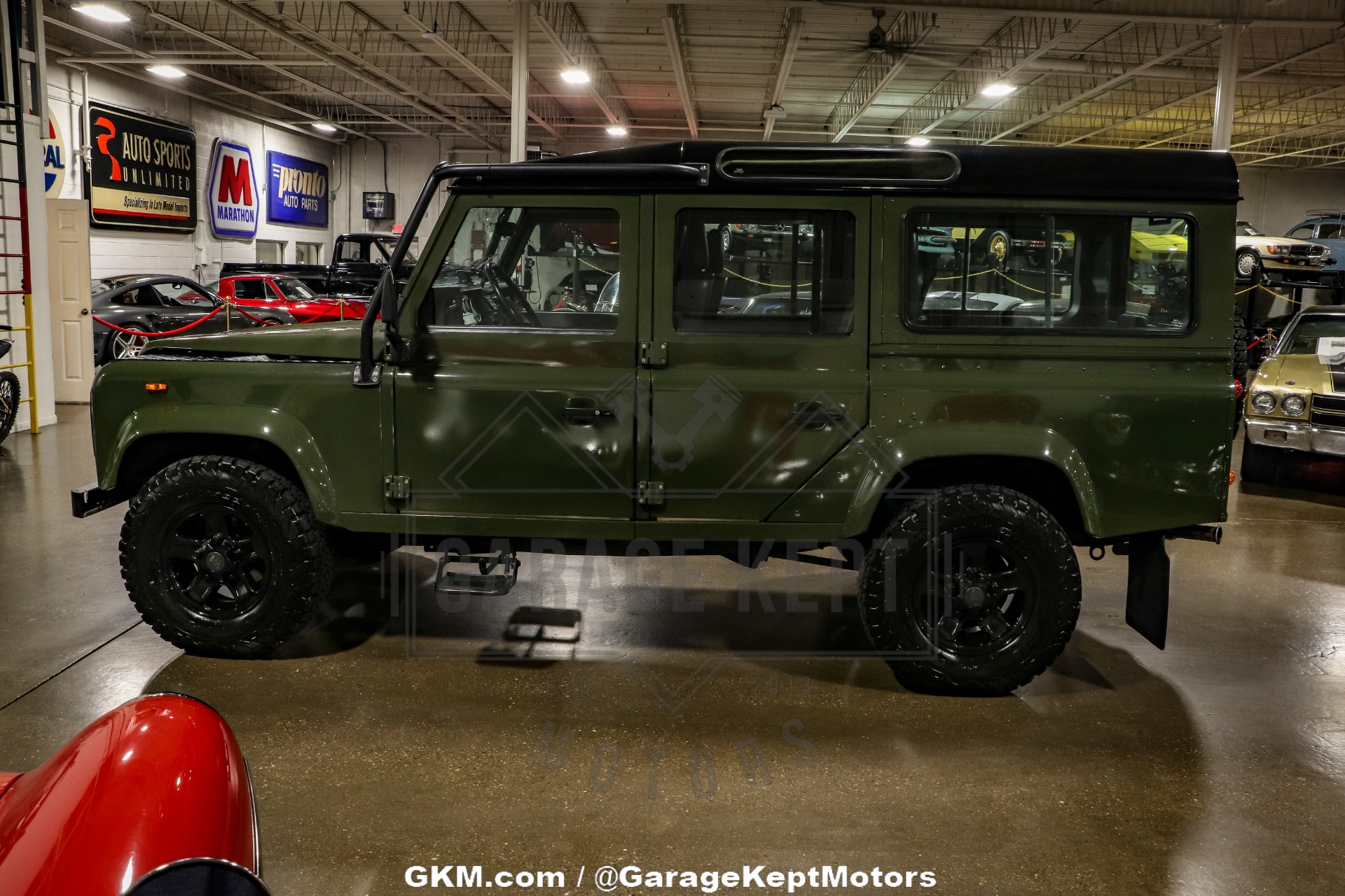 Land-rover-Defender-1986-Green-Black-27