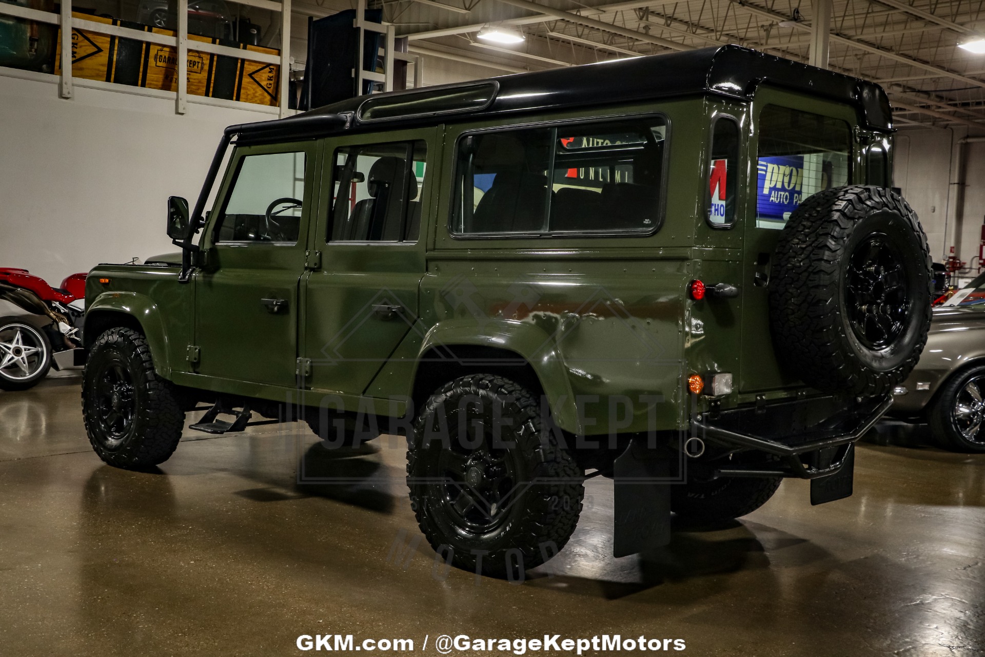 Land-rover-Defender-1986-Green-Black-28