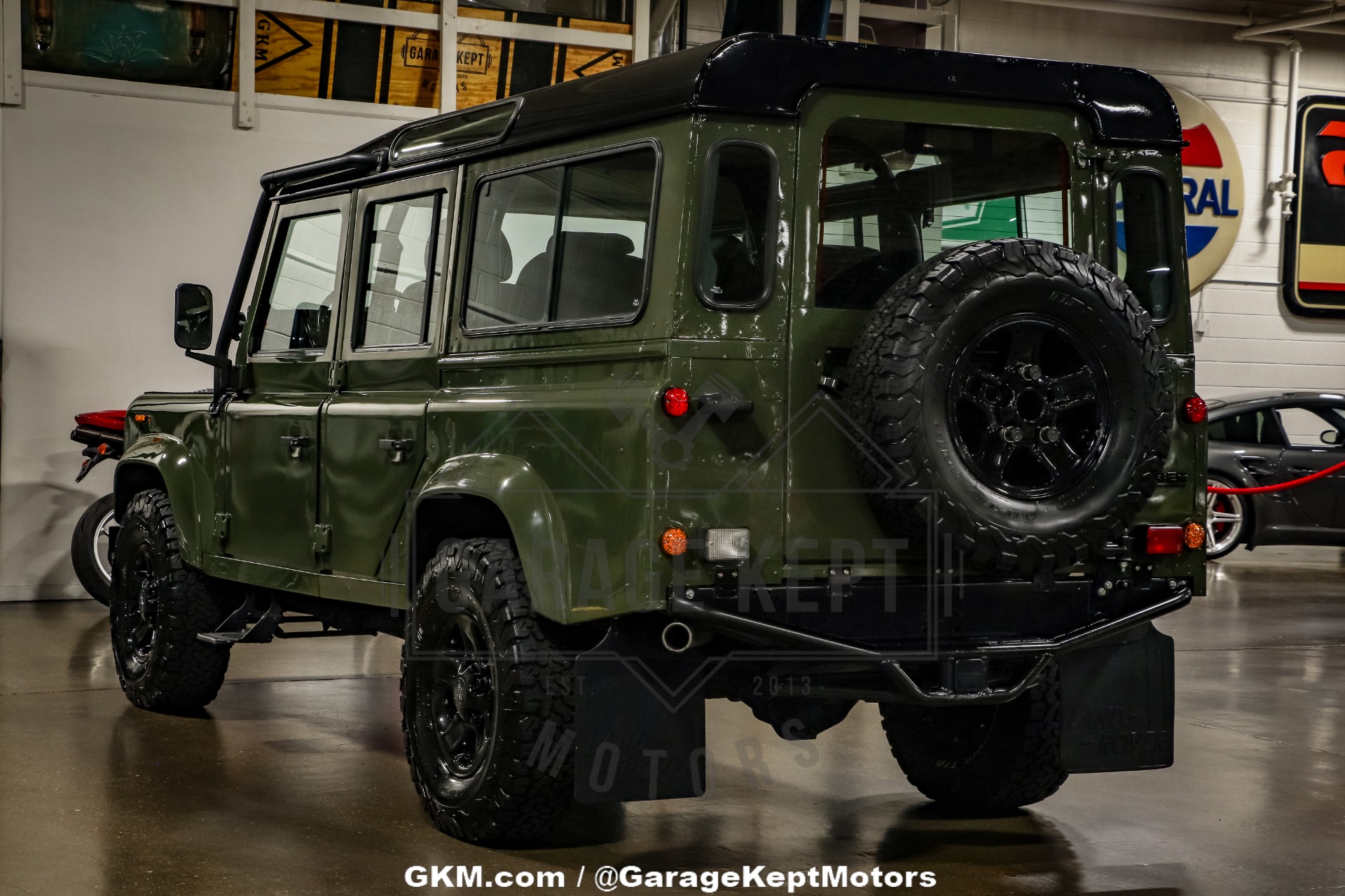 Land-rover-Defender-1986-Green-Black-29