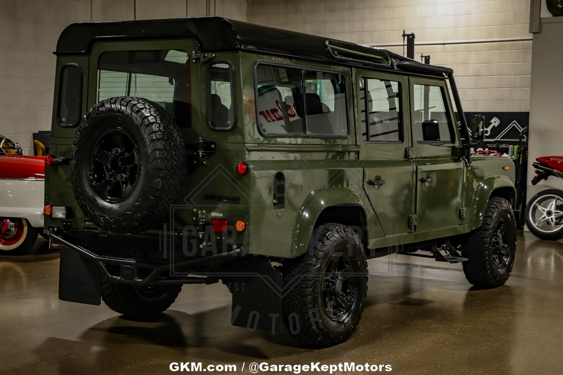 Land-rover-Defender-1986-Green-Black-30