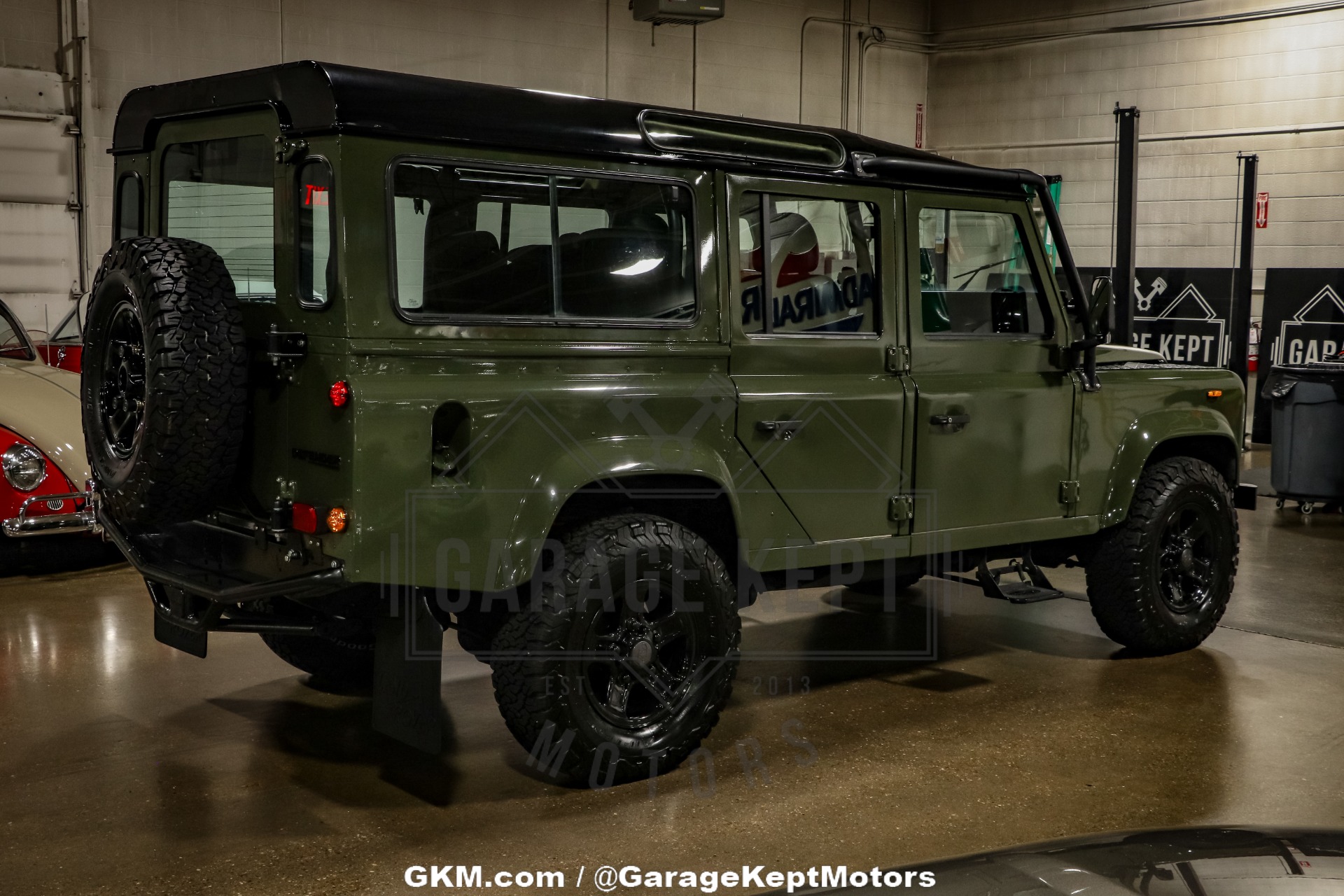Land-rover-Defender-1986-Green-Black-31