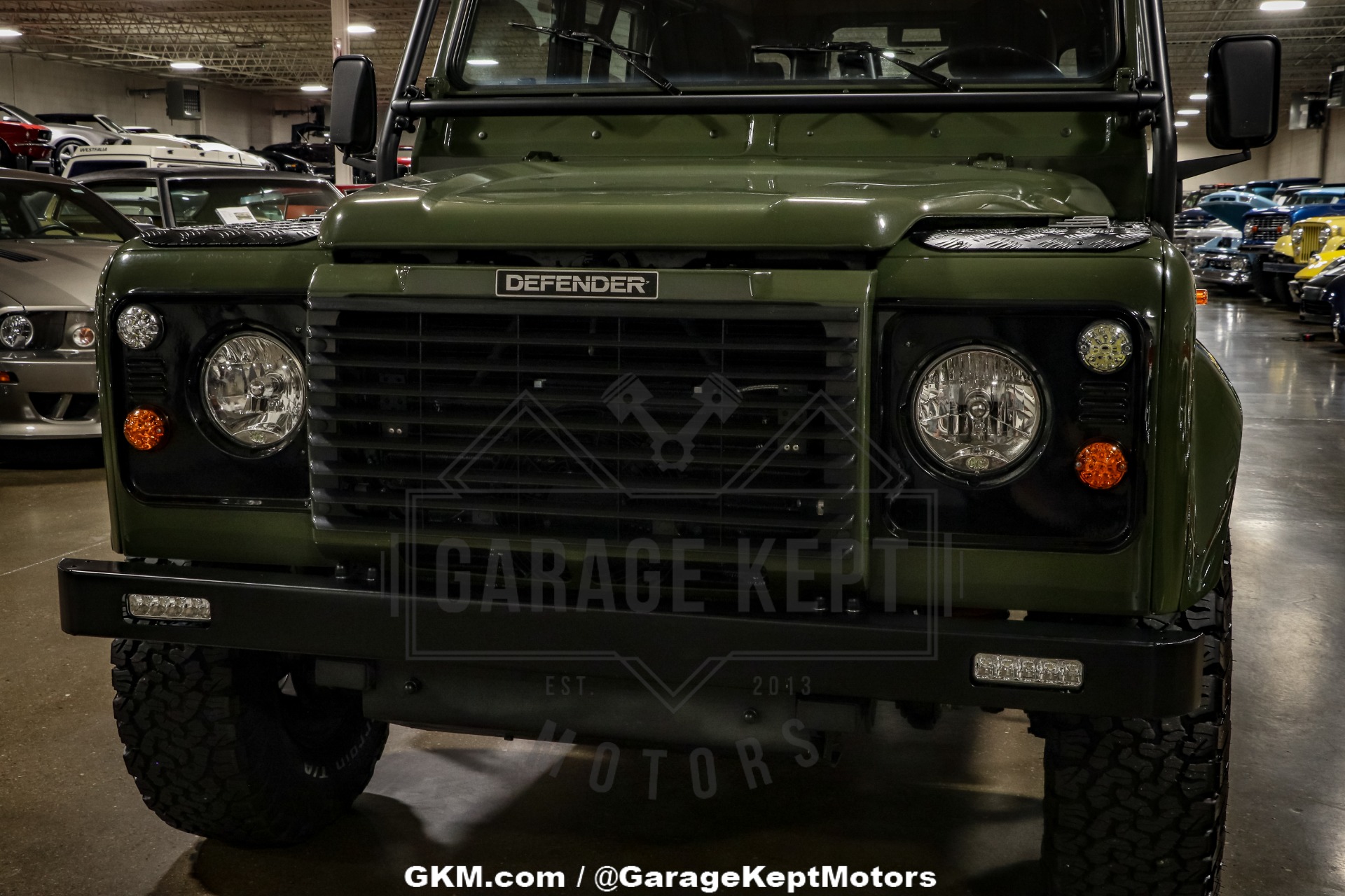 Land-rover-Defender-1986-Green-Black-36