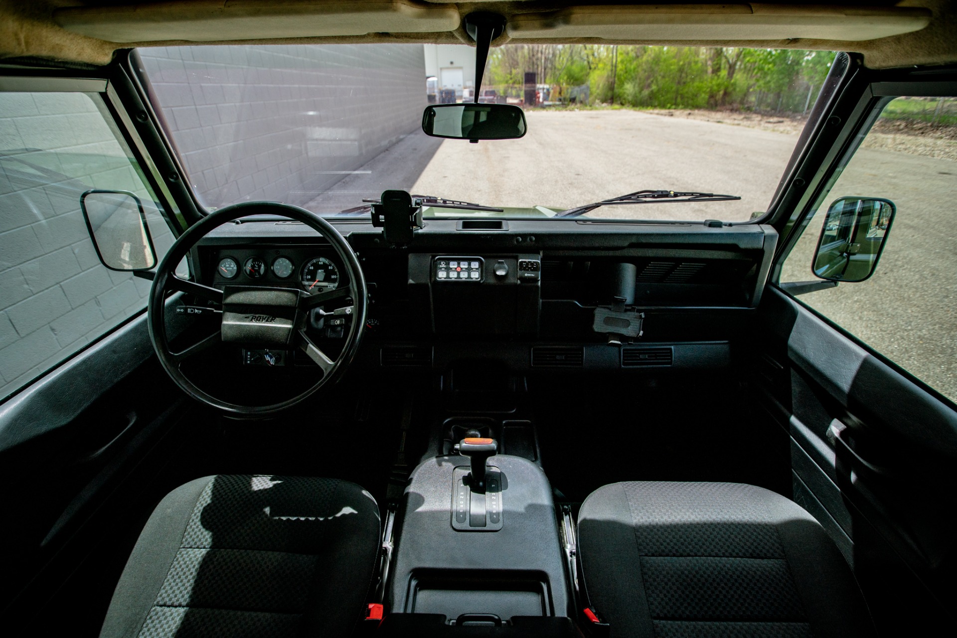 Land-rover-Defender-1986-Green-Black-6