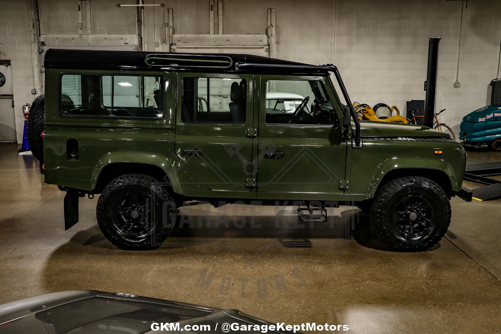 Land-rover-Defender-1986-Green-Black-7