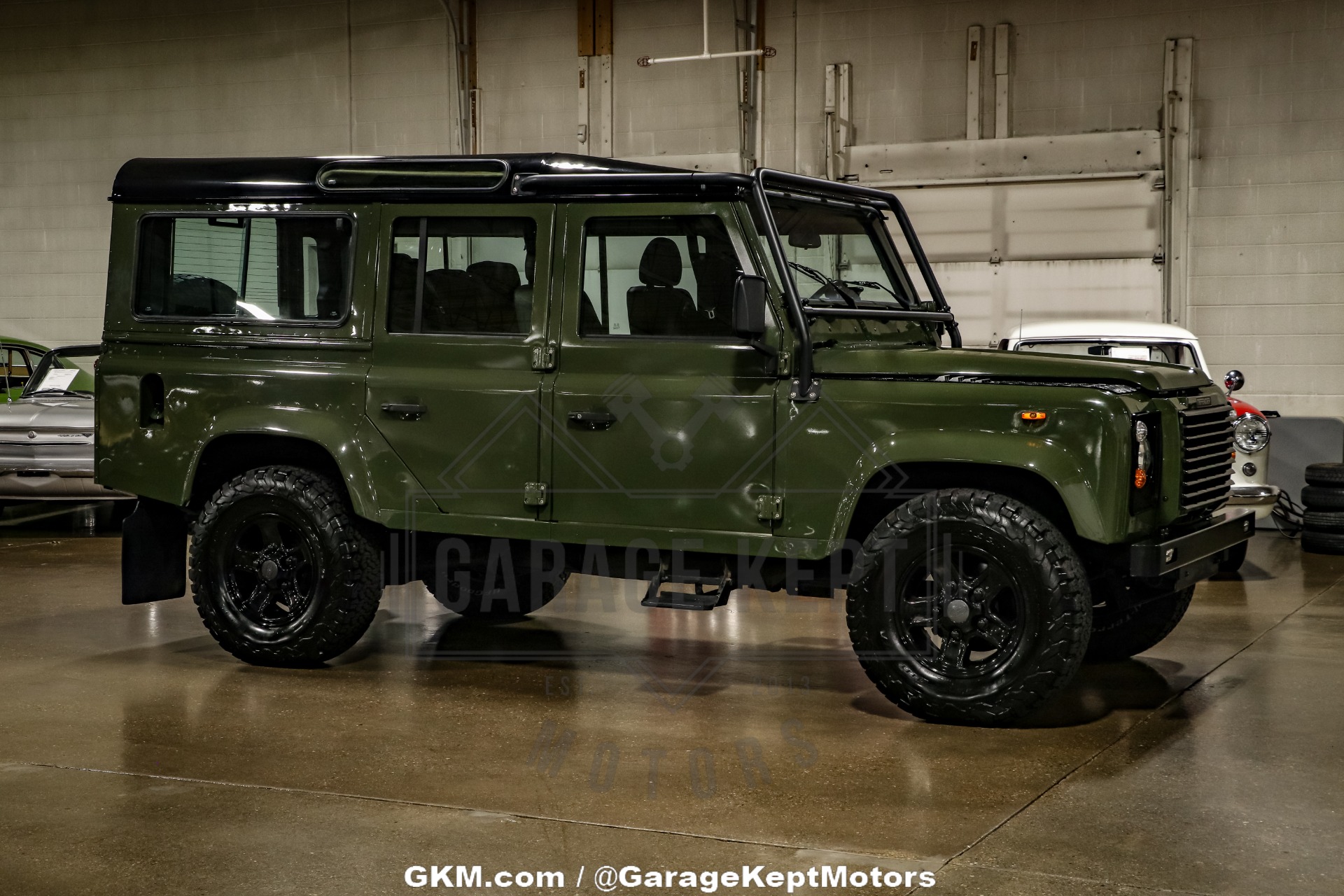 Land-rover-Defender-1986-Green-Black-8