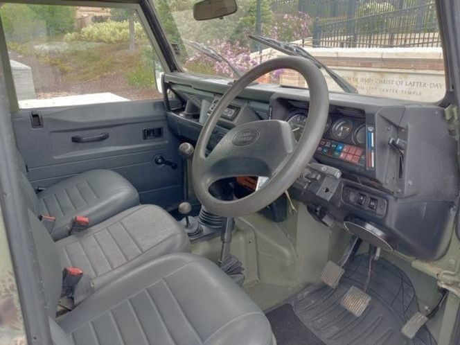 Land-rover-Defender-1988-Camo-Gray-3