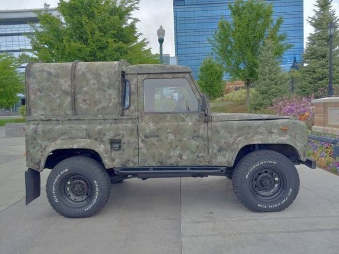 Land-rover-Defender-1988-Camo-Gray-4