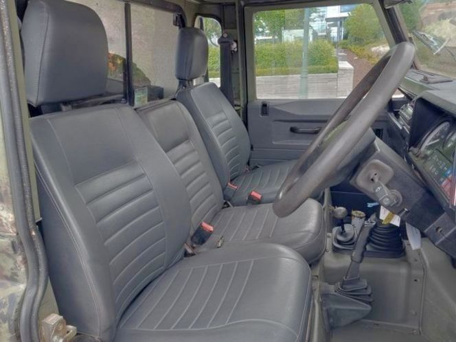 Land-rover-Defender-1988-Camo-Gray-5