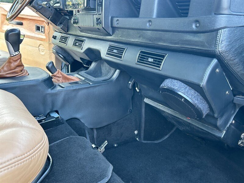Land-rover-Defender-1990-Gray-Black-9