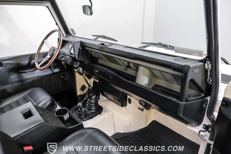 Land-rover-Defender-1991-White-Black-10