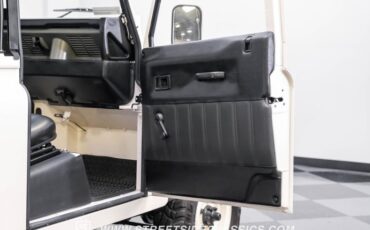 Land-rover-Defender-1991-White-Black-16