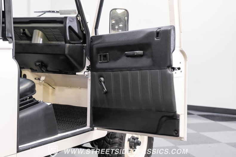 Land-rover-Defender-1991-White-Black-16