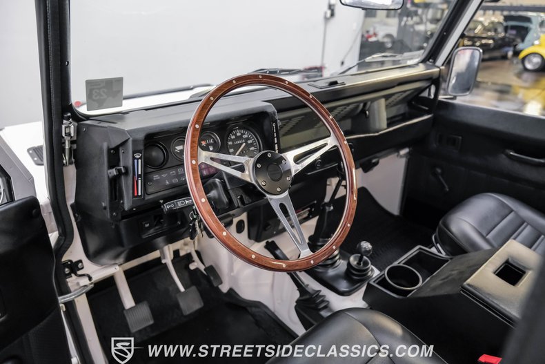 Land-rover-Defender-1991-White-Black-2