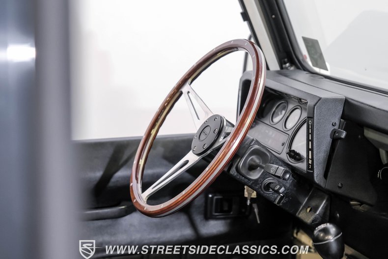 Land-rover-Defender-1991-White-Black-41