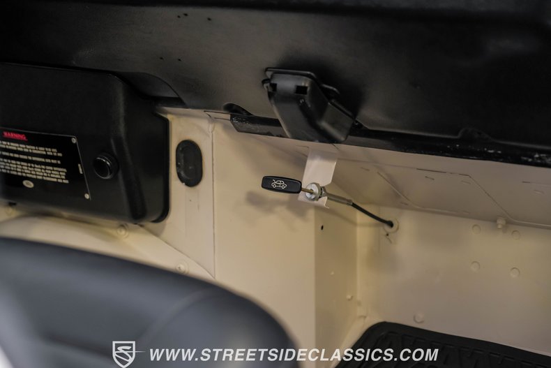 Land-rover-Defender-1991-White-Black-44