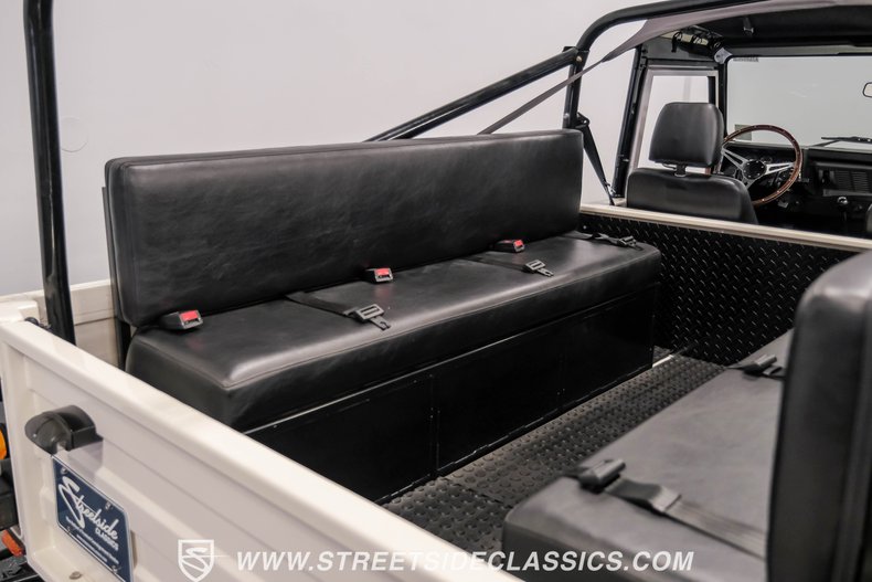 Land-rover-Defender-1991-White-Black-8
