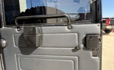 Land-rover-Defender-1992-Black-Faux-Black-Leather-2