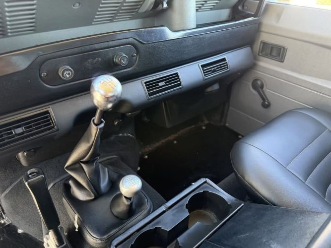 Land-rover-Defender-1992-Black-Faux-Black-Leather-5