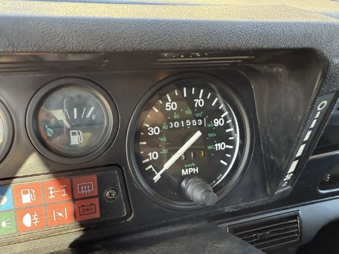 Land-rover-Defender-1992-Black-Faux-Black-Leather-6