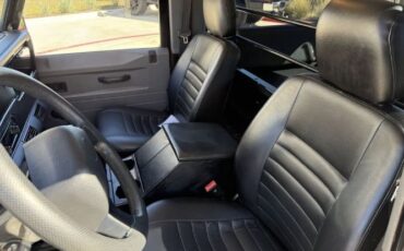Land-rover-Defender-1992-Black-Faux-Black-Leather-7