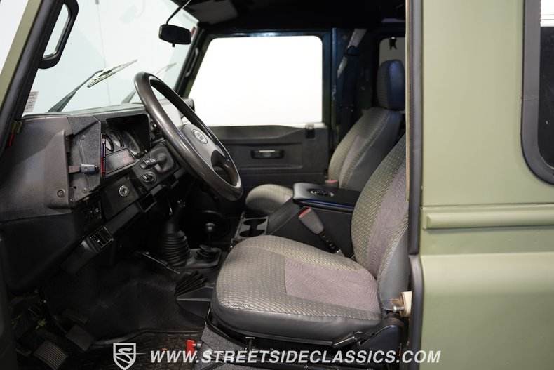 Land-rover-Defender-1992-Matte-Green-Gray-3