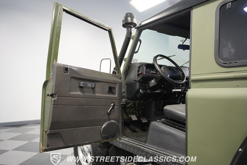 Land-rover-Defender-1992-Matte-Green-Gray-38