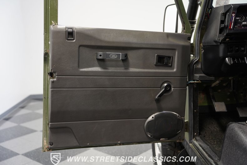 Land-rover-Defender-1992-Matte-Green-Gray-39