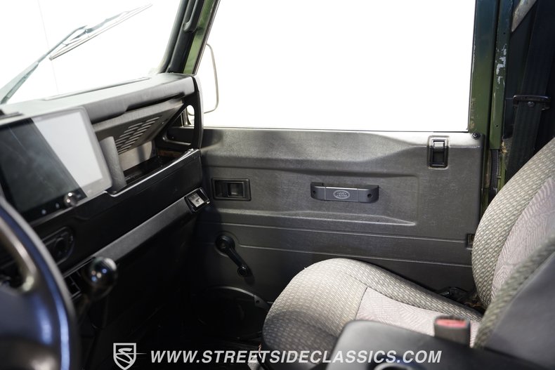 Land-rover-Defender-1992-Matte-Green-Gray-46