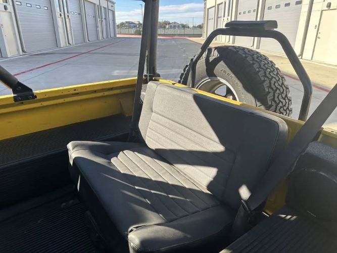 Land-rover-Defender-1994-YellowBlack-Top-Black-12