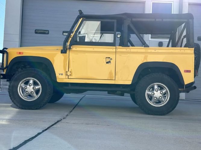 Land-rover-Defender-1994-YellowBlack-Top-Black-8