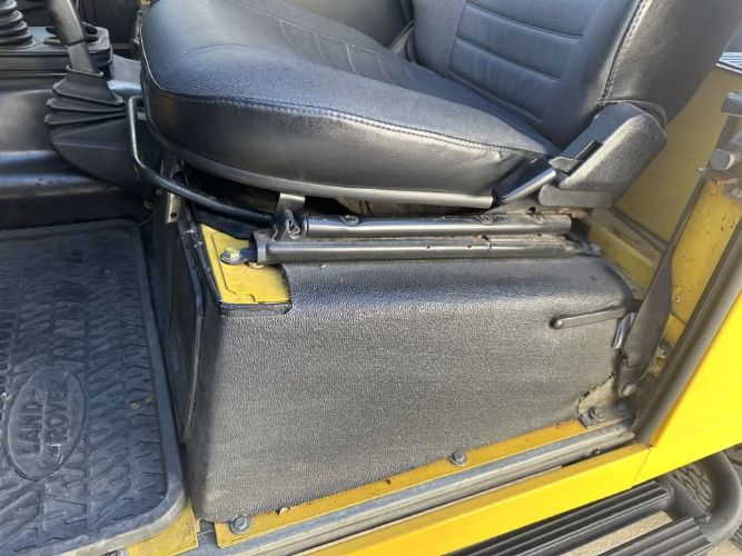 Land-rover-Defender-1994-YellowBlack-Top-Black
