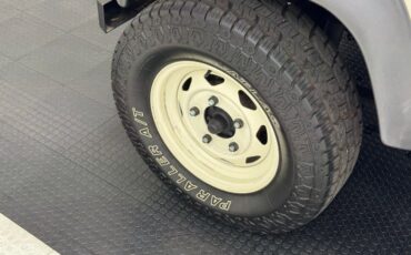 Land-rover-Defender-90-1987-Chamonix-White-Black-13