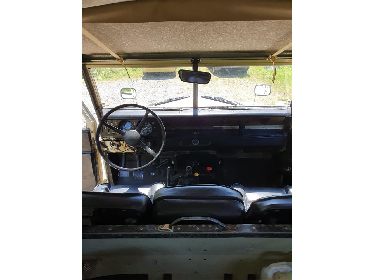 Land-rover-Santana-1978-Safari-Sand-SandBlack-1