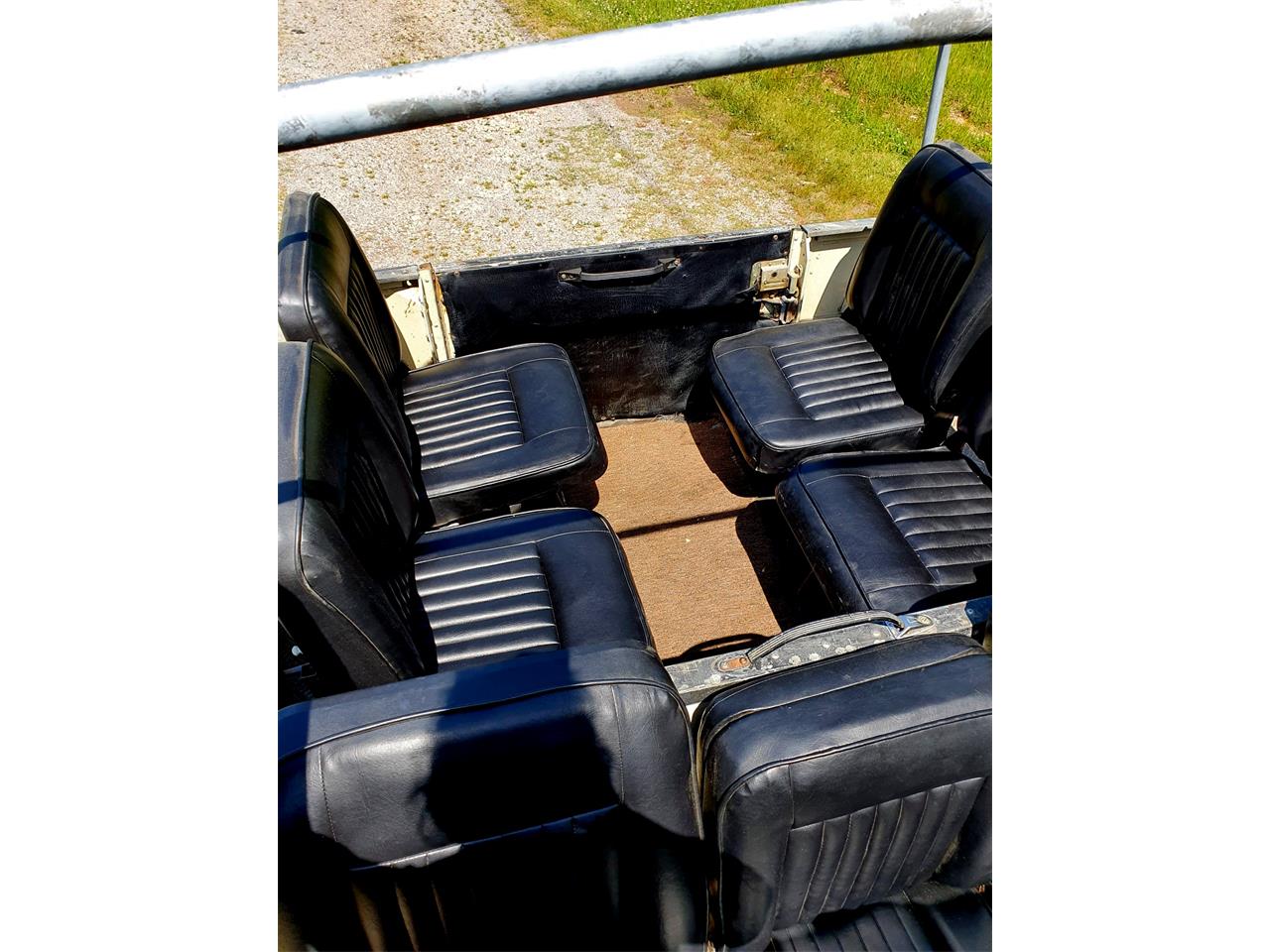 Land-rover-Santana-1978-Safari-Sand-SandBlack-22
