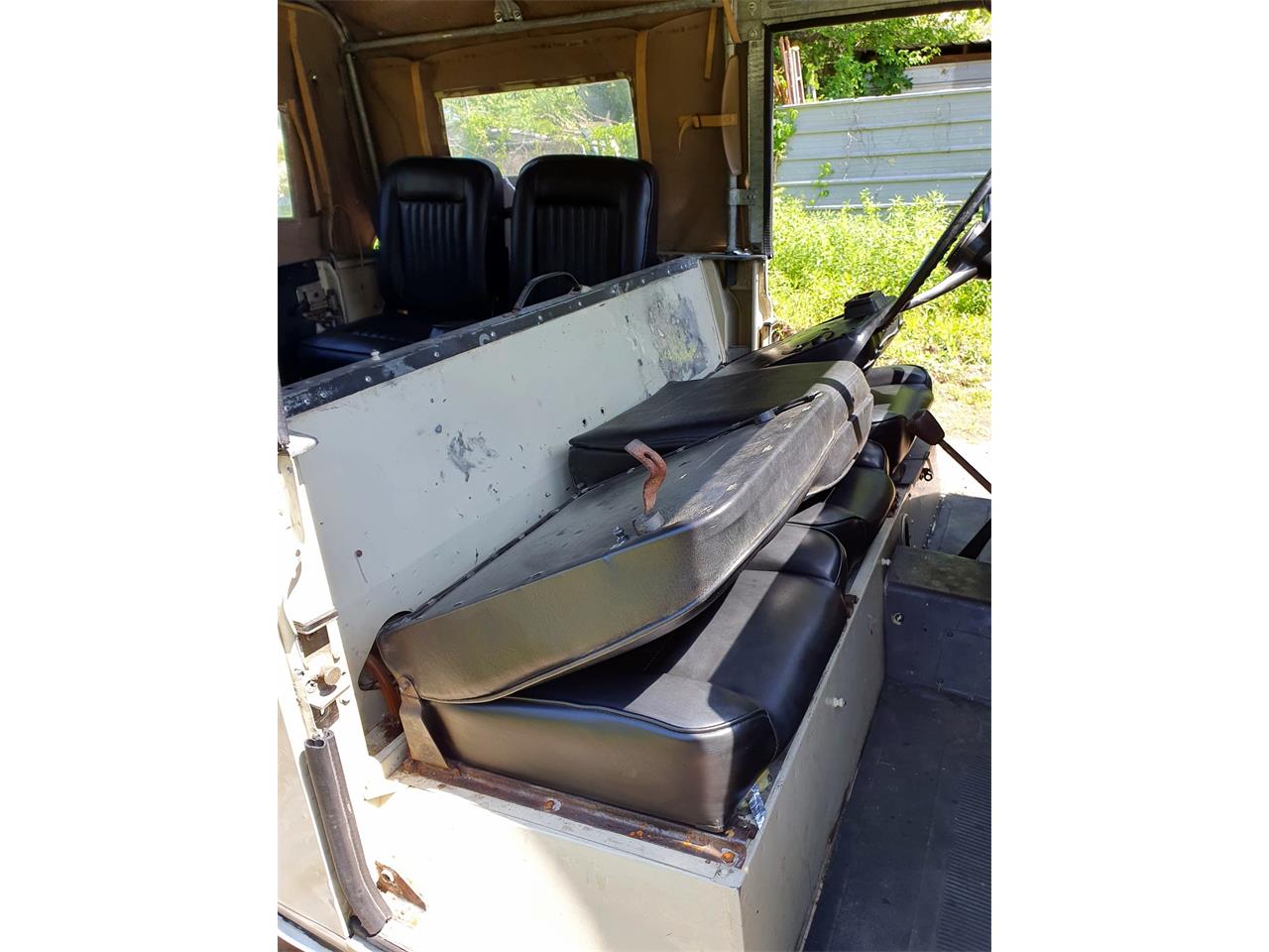 Land-rover-Santana-1978-Safari-Sand-SandBlack-26