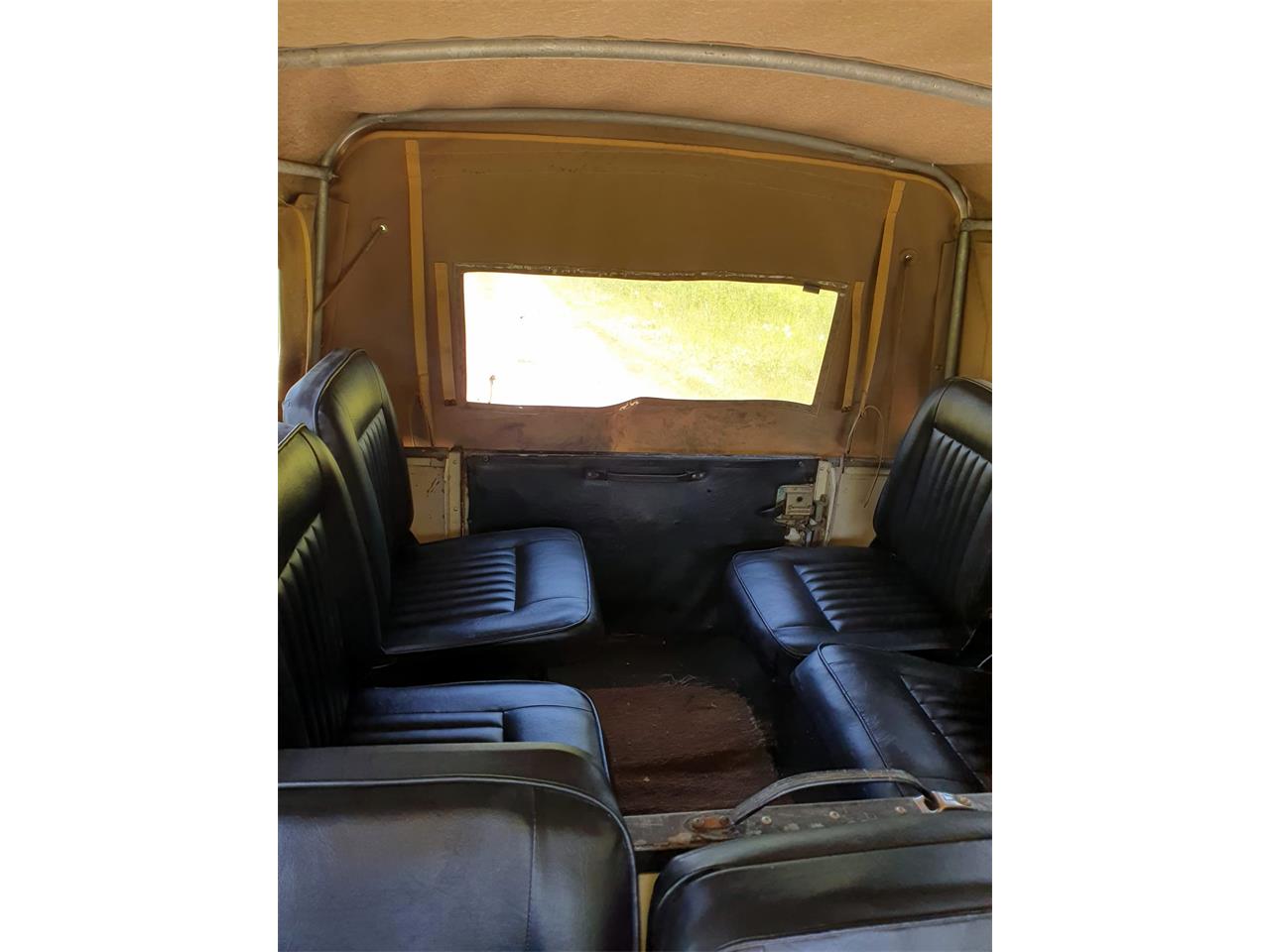 Land-rover-Santana-1978-Safari-Sand-SandBlack-27