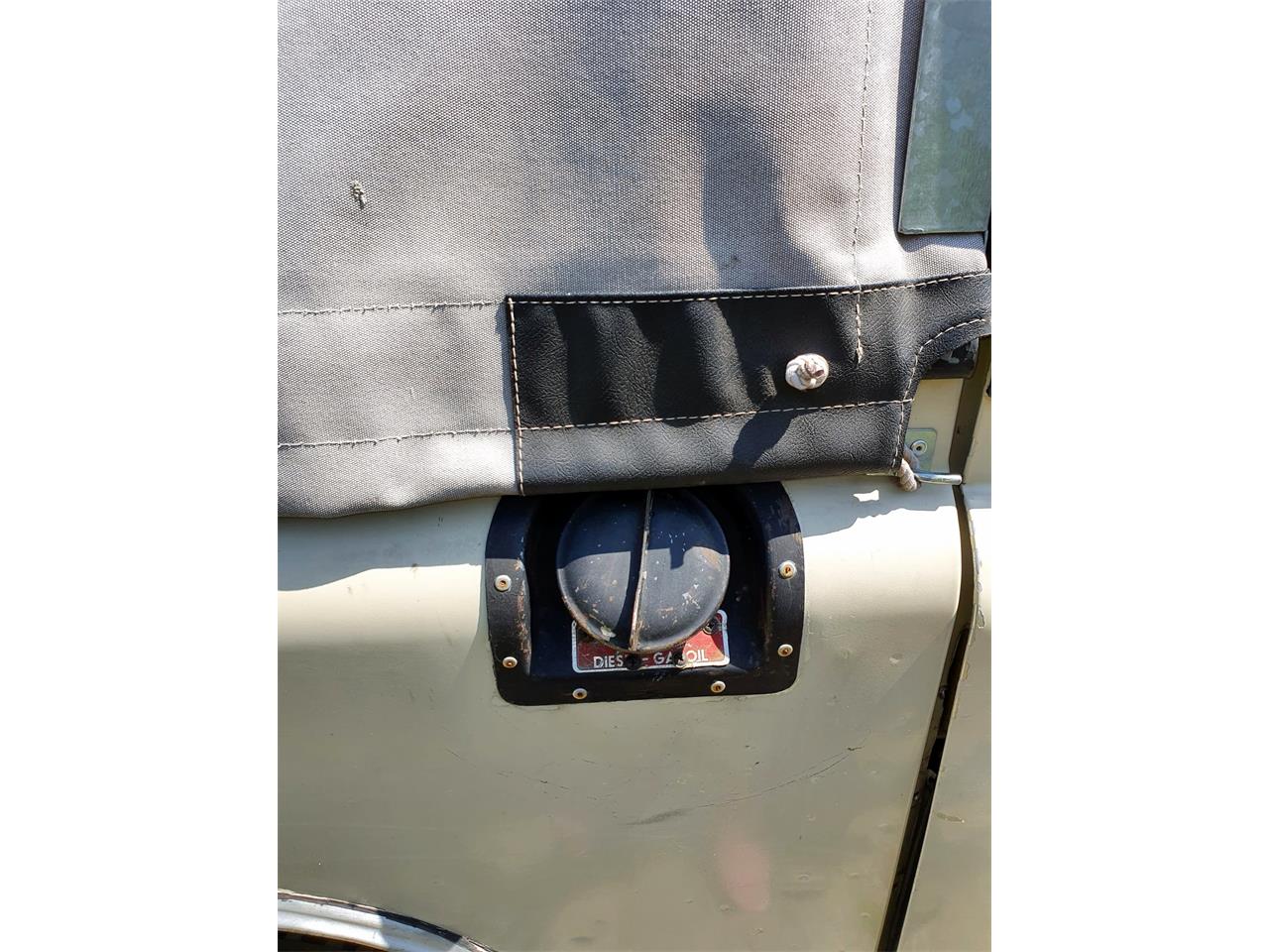 Land-rover-Santana-1978-Safari-Sand-SandBlack-30