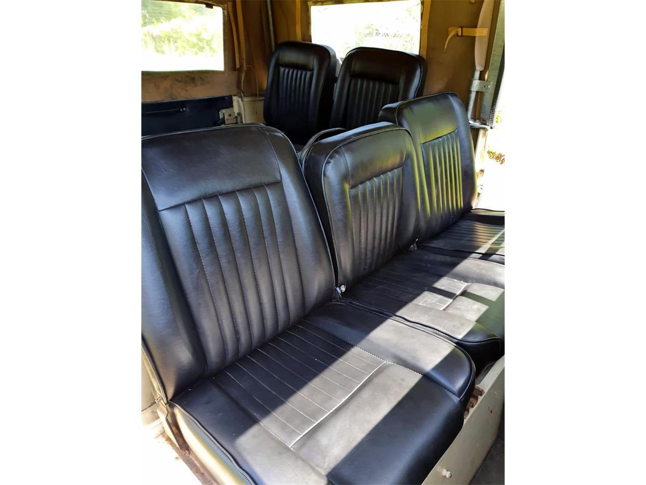 Land-rover-Santana-1978-Safari-Sand-SandBlack-7