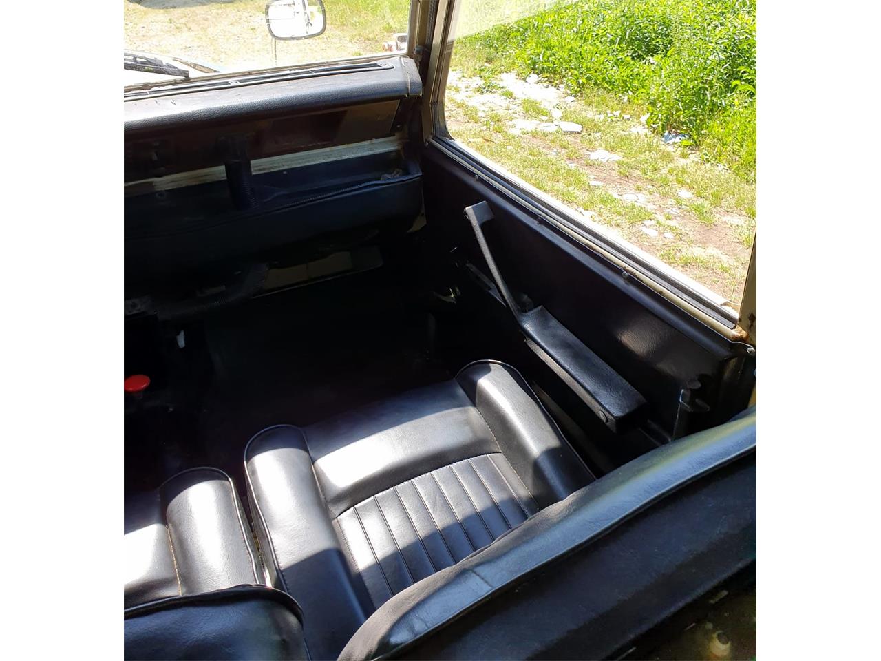 Land-rover-Santana-1978-Safari-Sand-SandBlack-8