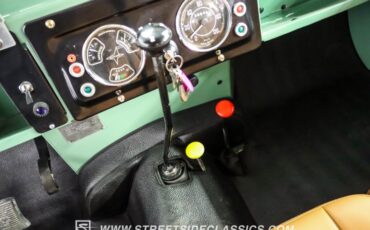 Land-rover-Series-2a-1963-Olive-Tan-12