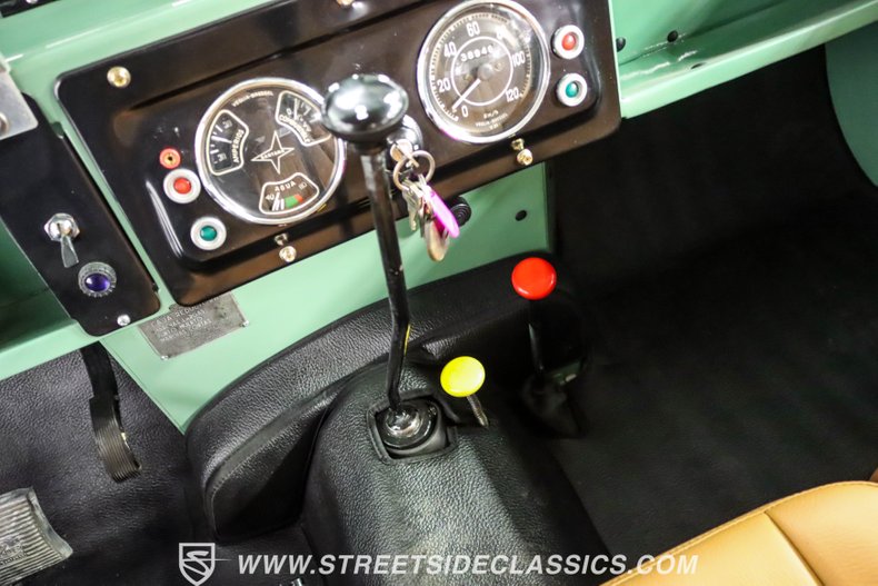 Land-rover-Series-2a-1963-Olive-Tan-12