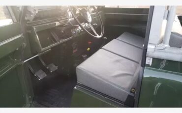Land-rover-Series-2a-1969-Green-Tan-11