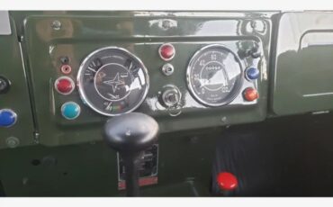 Land-rover-Series-2a-1969-Green-Tan-12