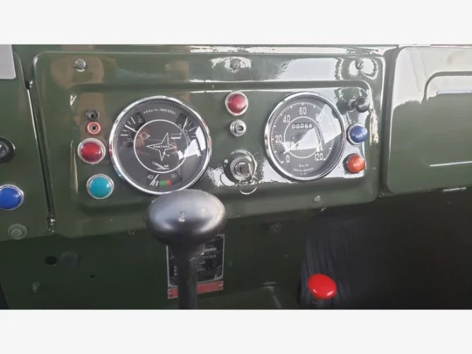 Land-rover-Series-2a-1969-Green-Tan-12