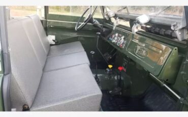 Land-rover-Series-2a-1969-Green-Tan-14
