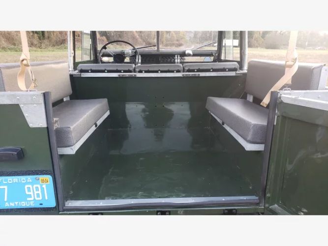 Land-rover-Series-2a-1969-Green-Tan-18